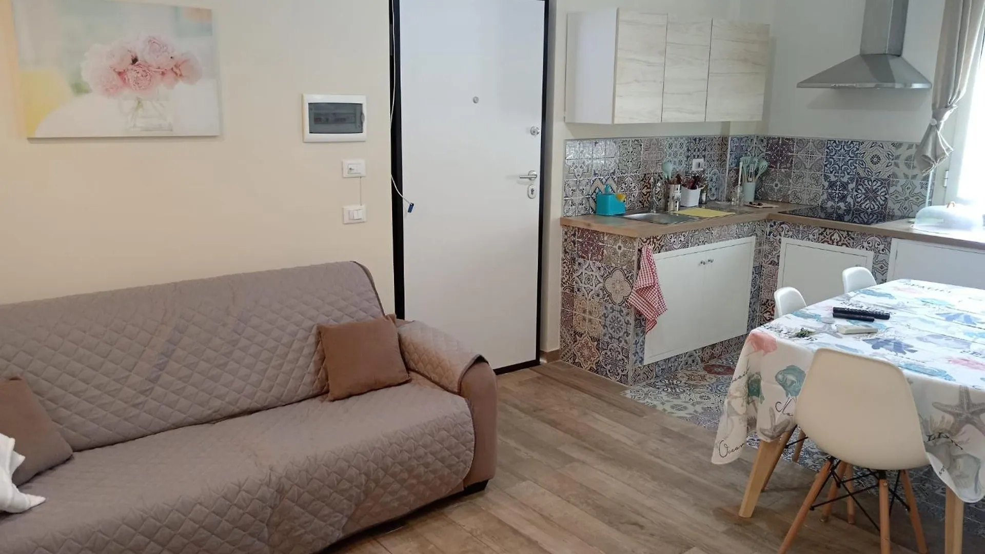 Virginia Holiday Home モンデッロ イタリア